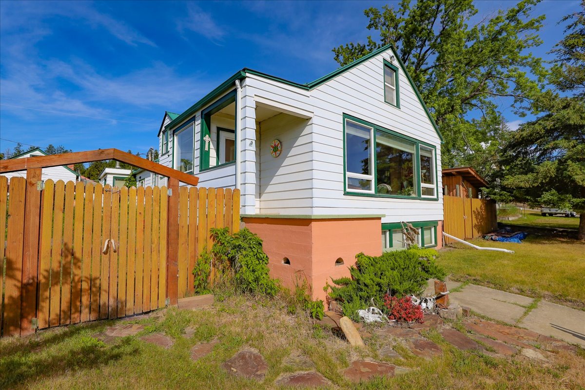 407 1st Avenue W Property Photo 49