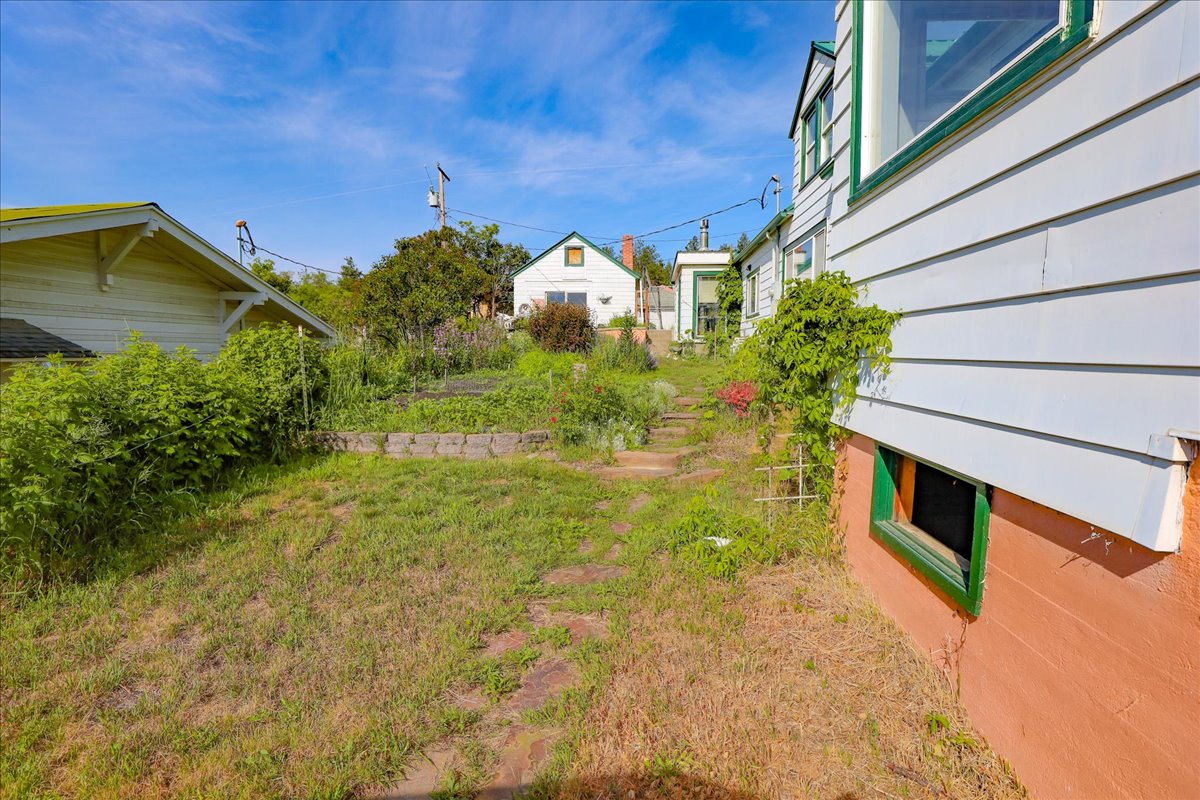 407 1st Avenue W Property Photo 55