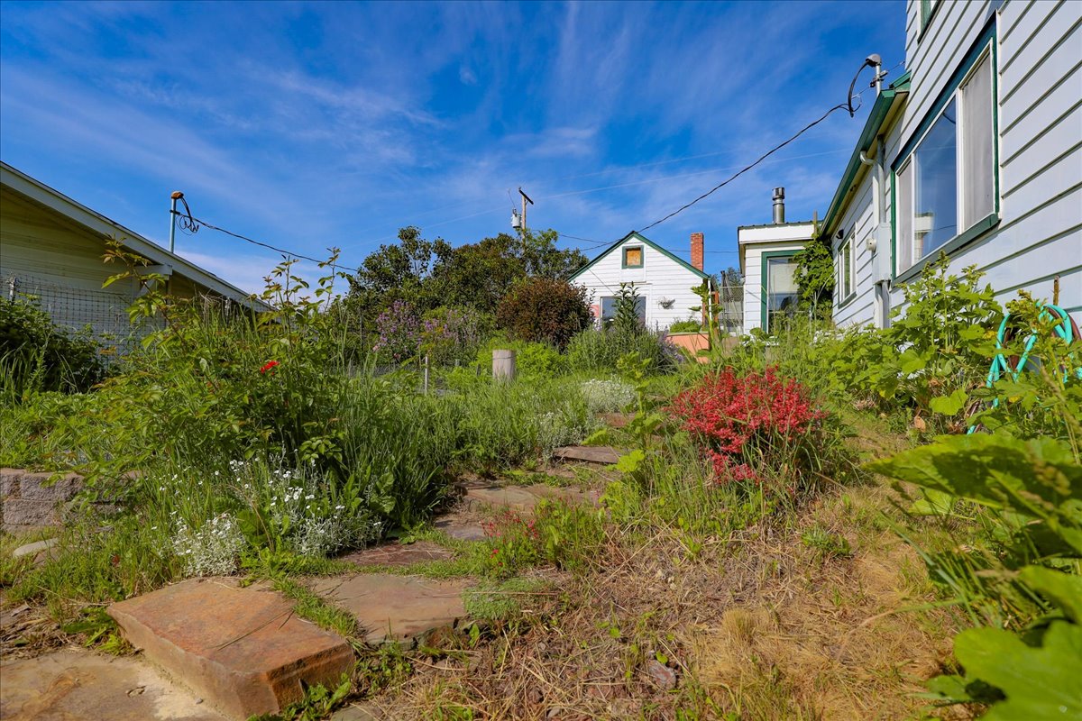 407 1st Avenue W Property Photo 57