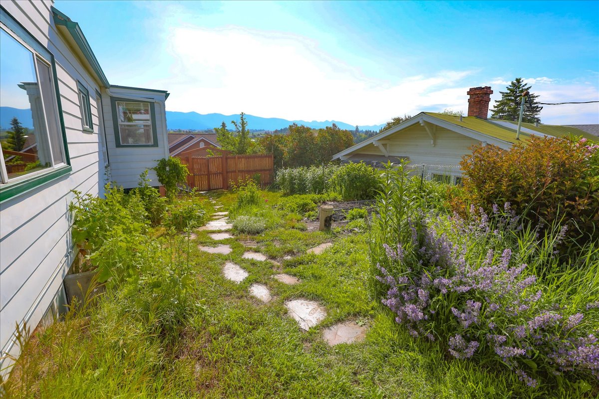 407 1st Avenue W Property Photo 58