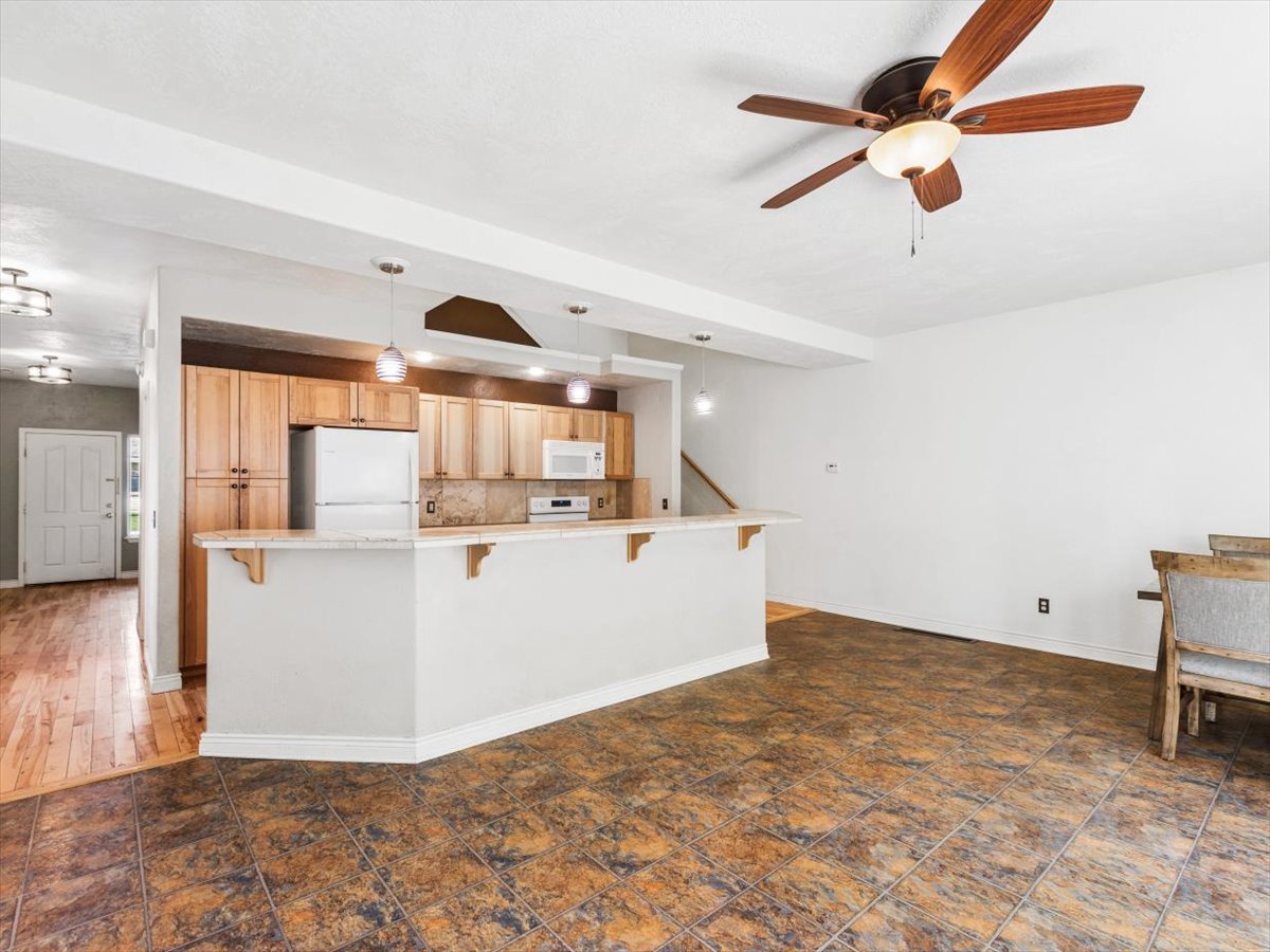 108 Sunrise Terrace D Property Photo 7