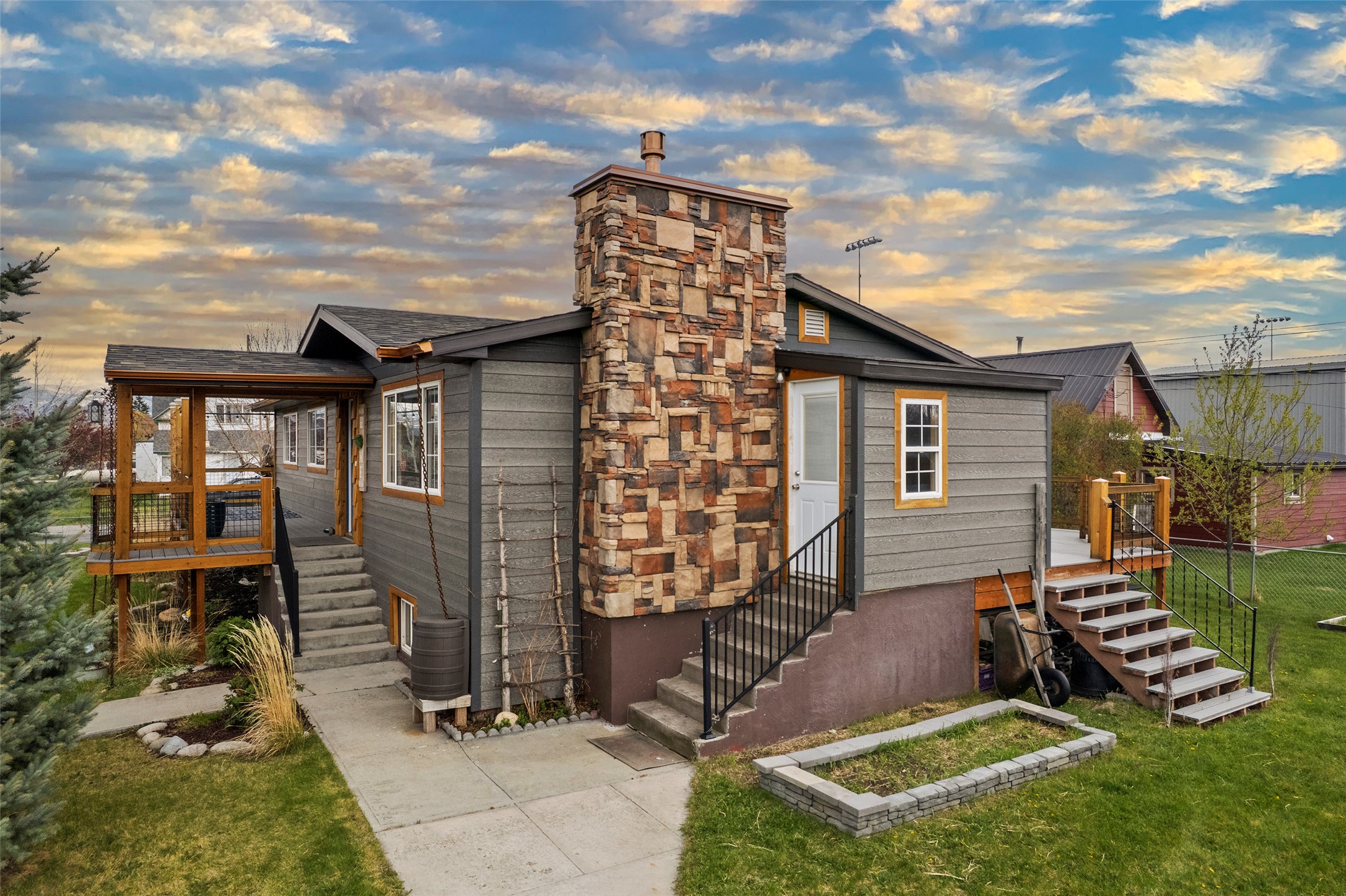 209 4th Street Property Photo 2