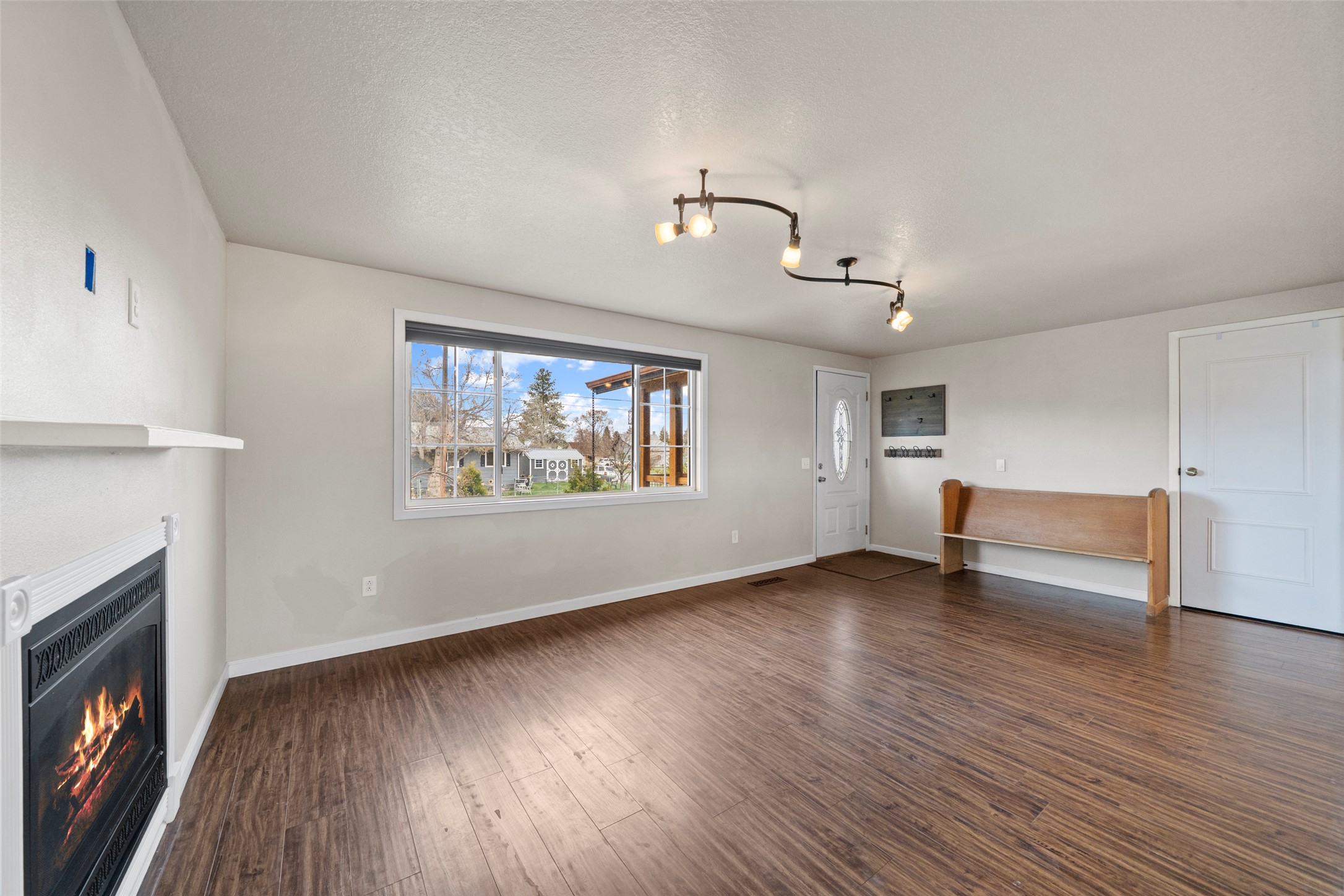 209 4th Street Property Photo 9