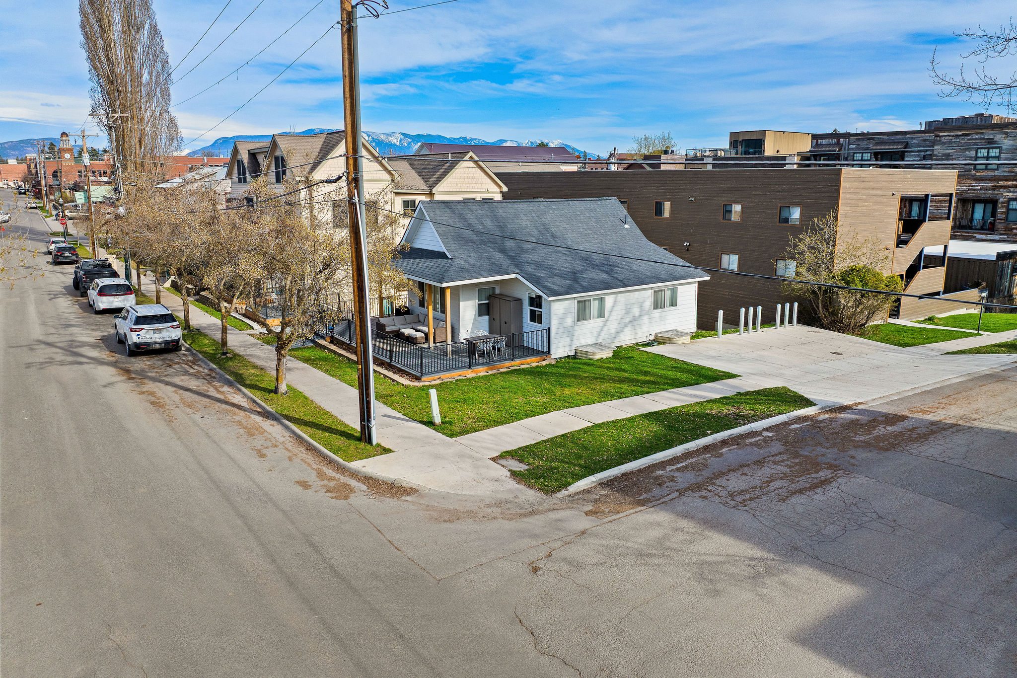 205 1/2 E 1st Street Property Photo 27