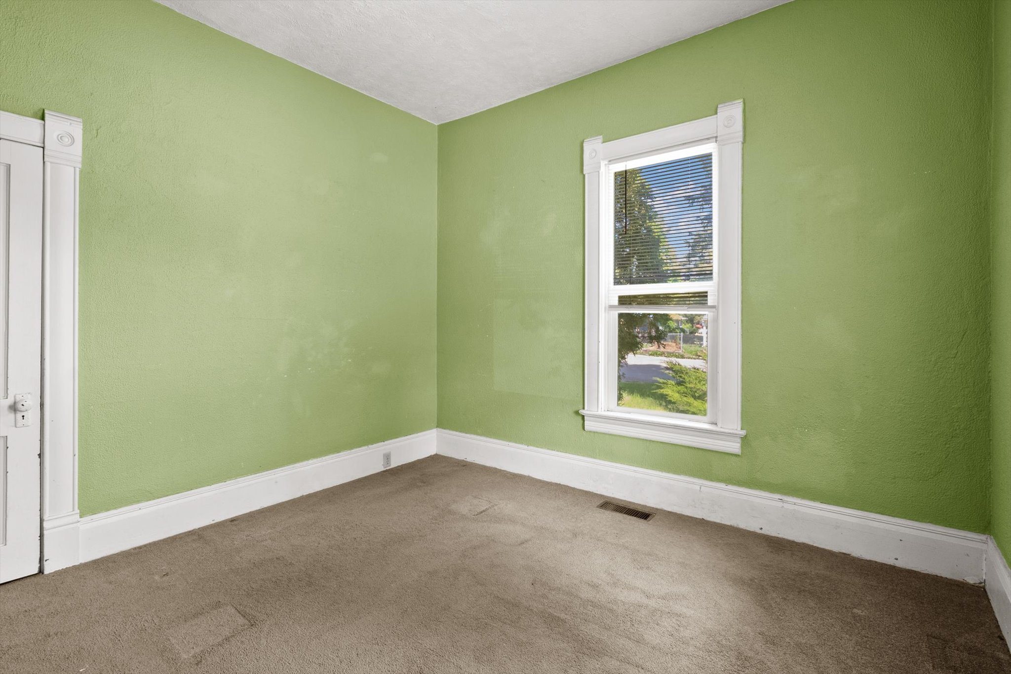 806 7th Avenue W Property Photo 11
