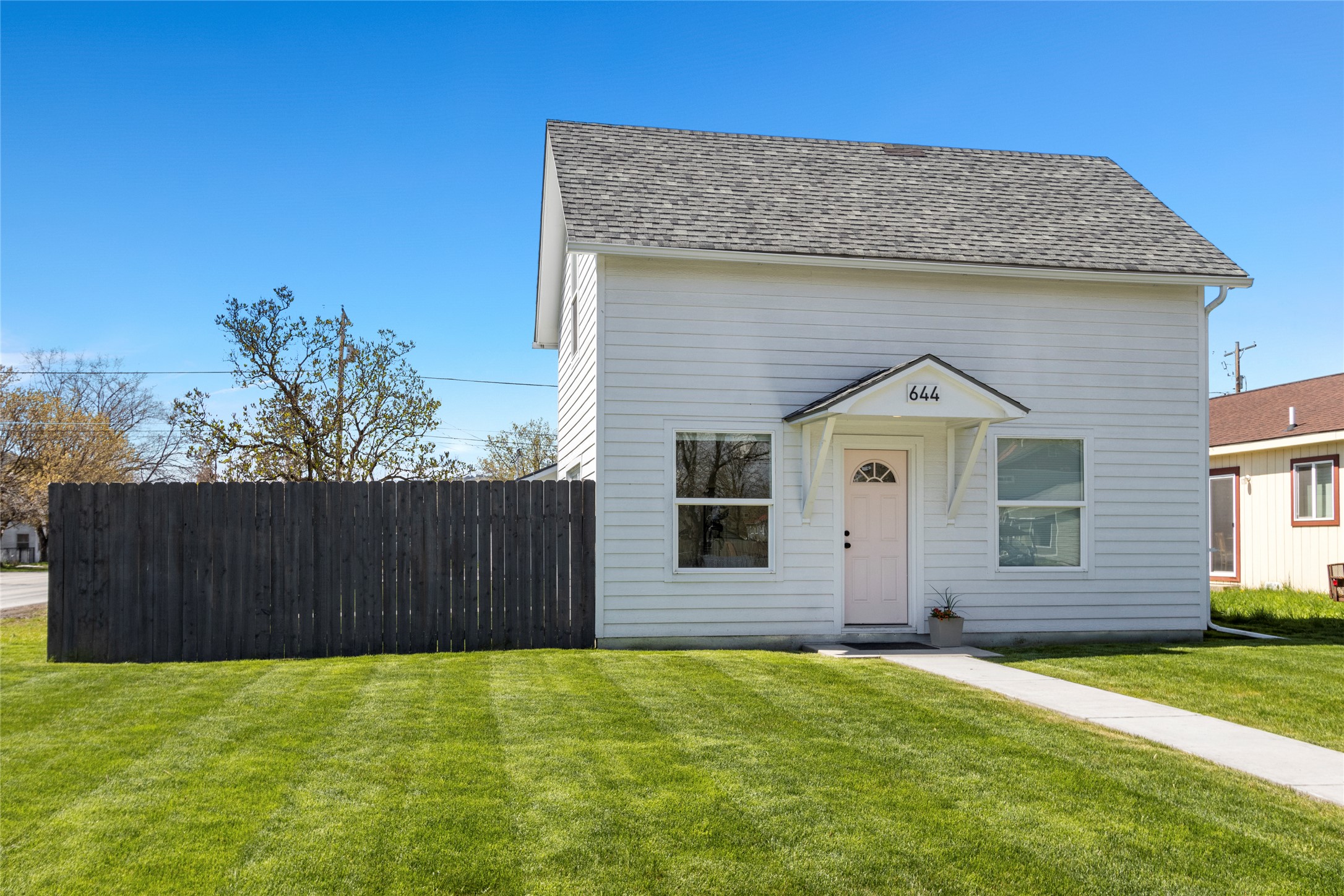 644 9th Avenue W Property Photo 1