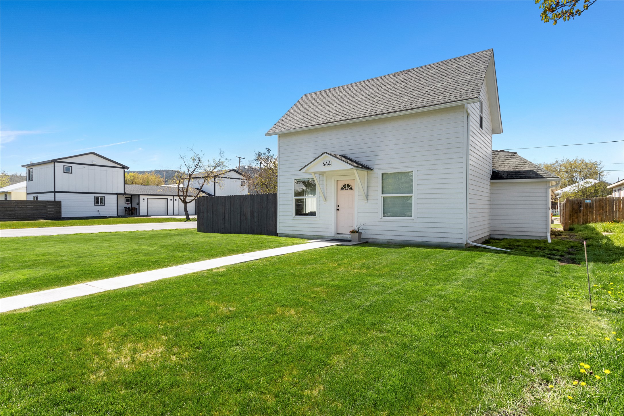 644 9th Avenue W Property Photo 2