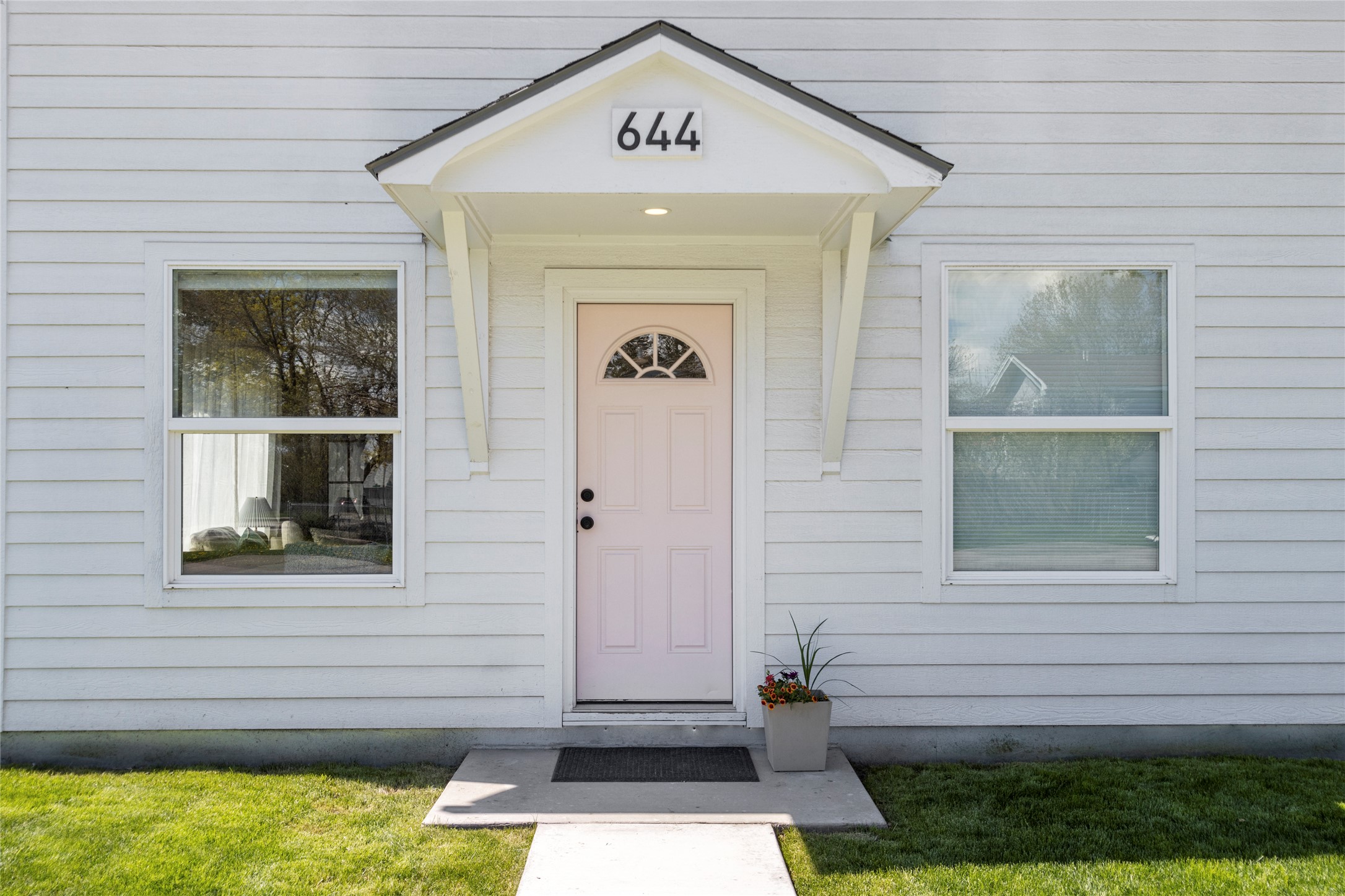 644 9th Avenue W Property Photo 3