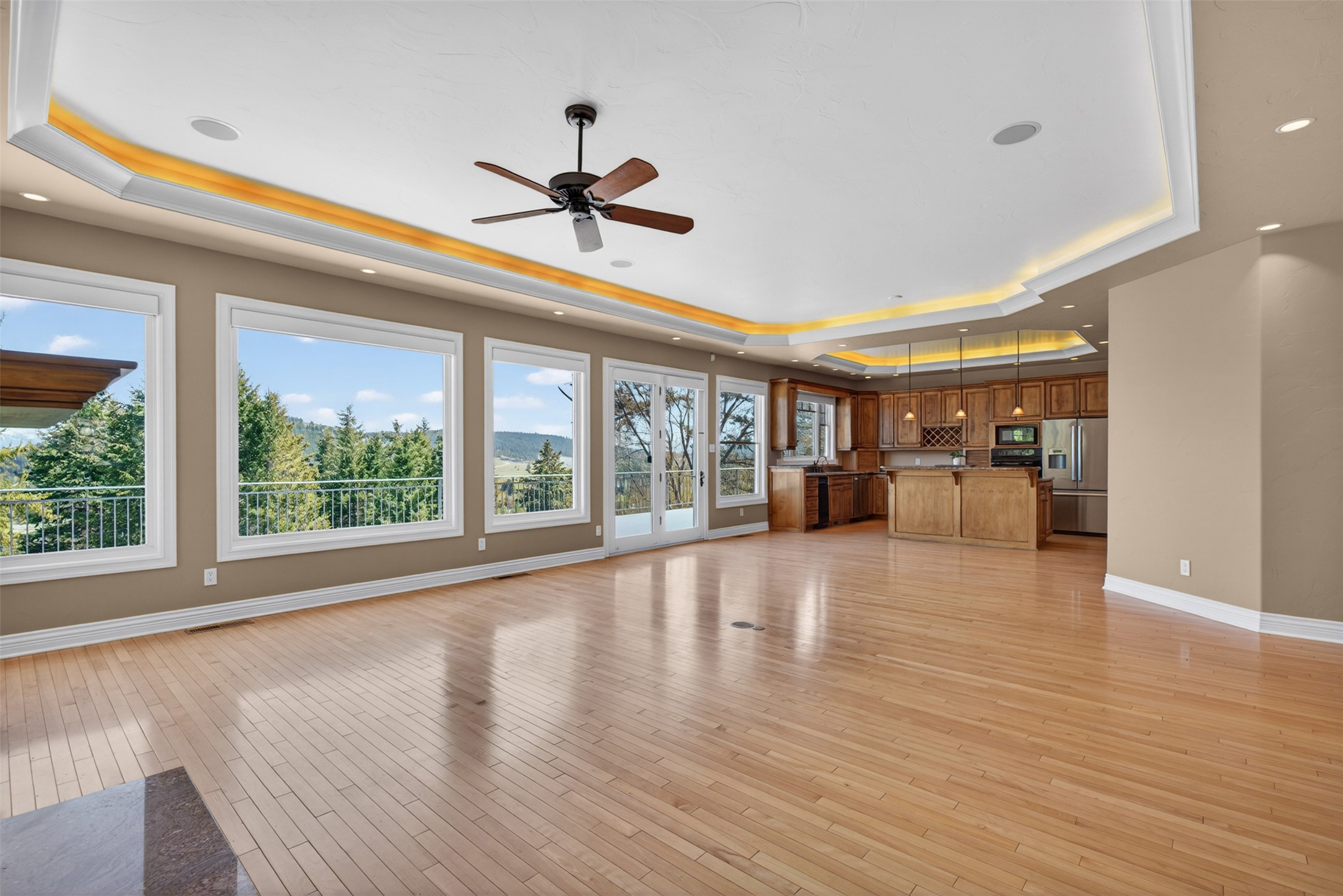 340 Lake Hills Drive Property Photo 10