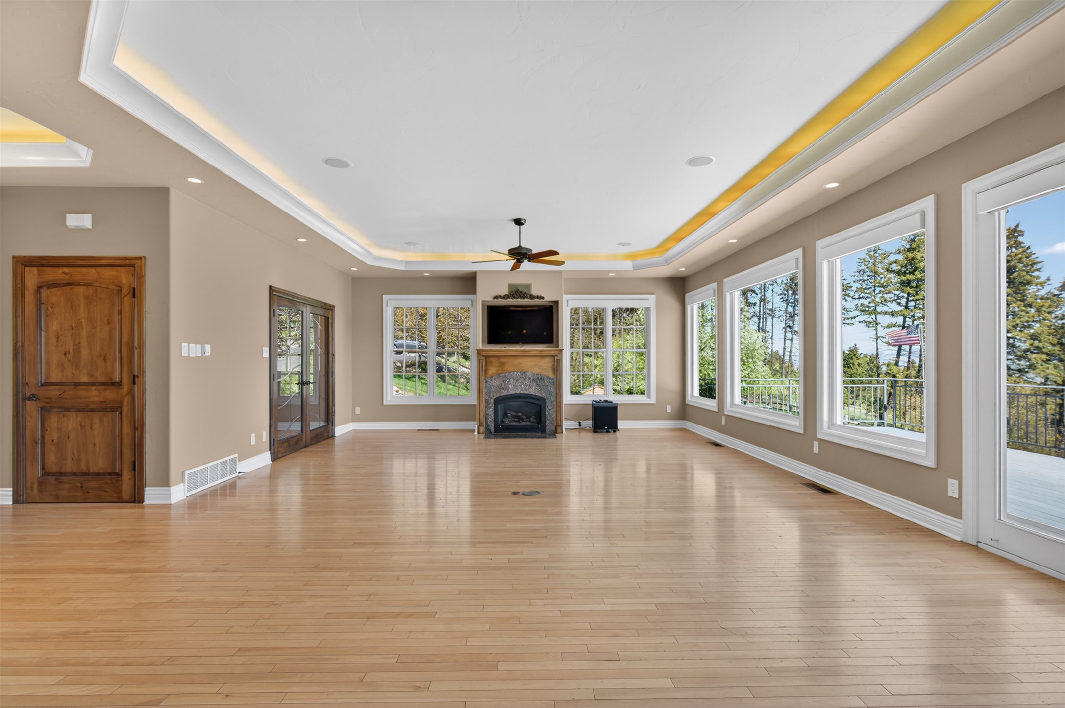 340 Lake Hills Drive Property Photo 25