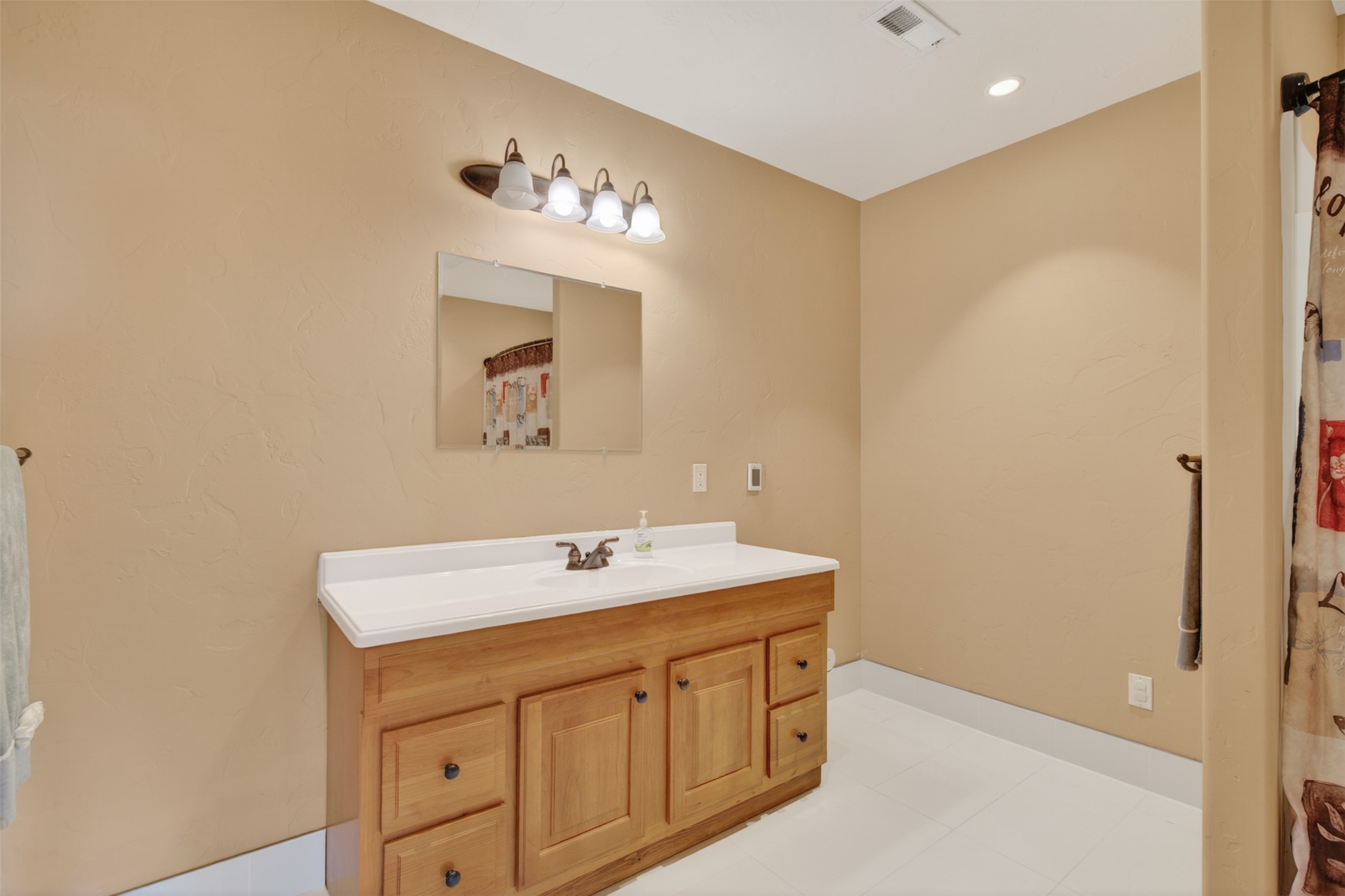 340 Lake Hills Drive Property Photo 45