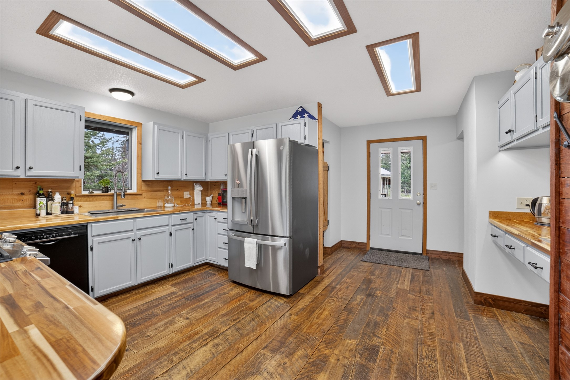 3820 Foothill Road Property Photo 28