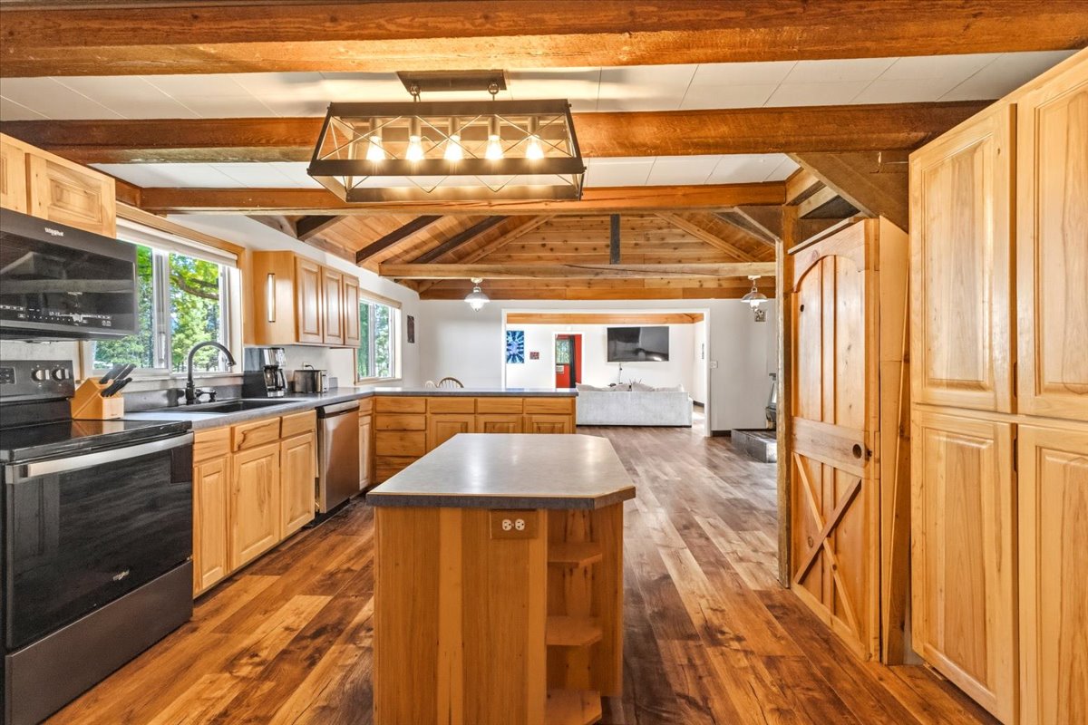 111 Terning Drive W Property Photo 3
