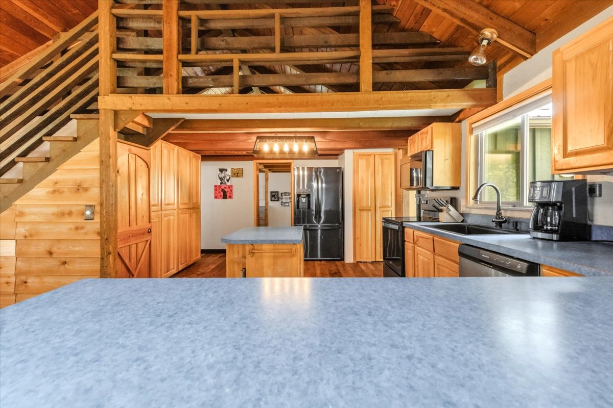 111 Terning Drive W Property Photo 6