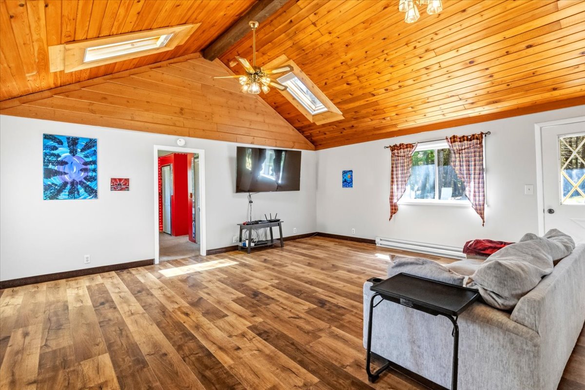 111 Terning Drive W Property Photo 9