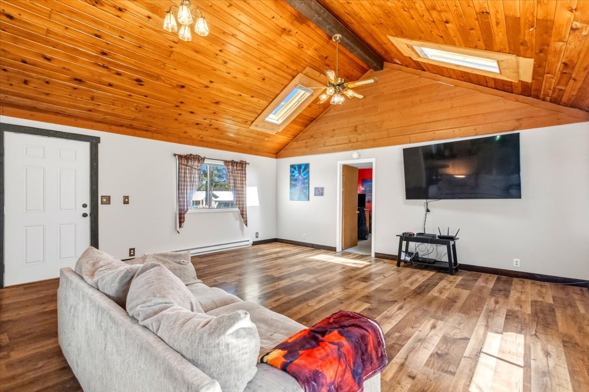 111 Terning Drive W Property Photo 10
