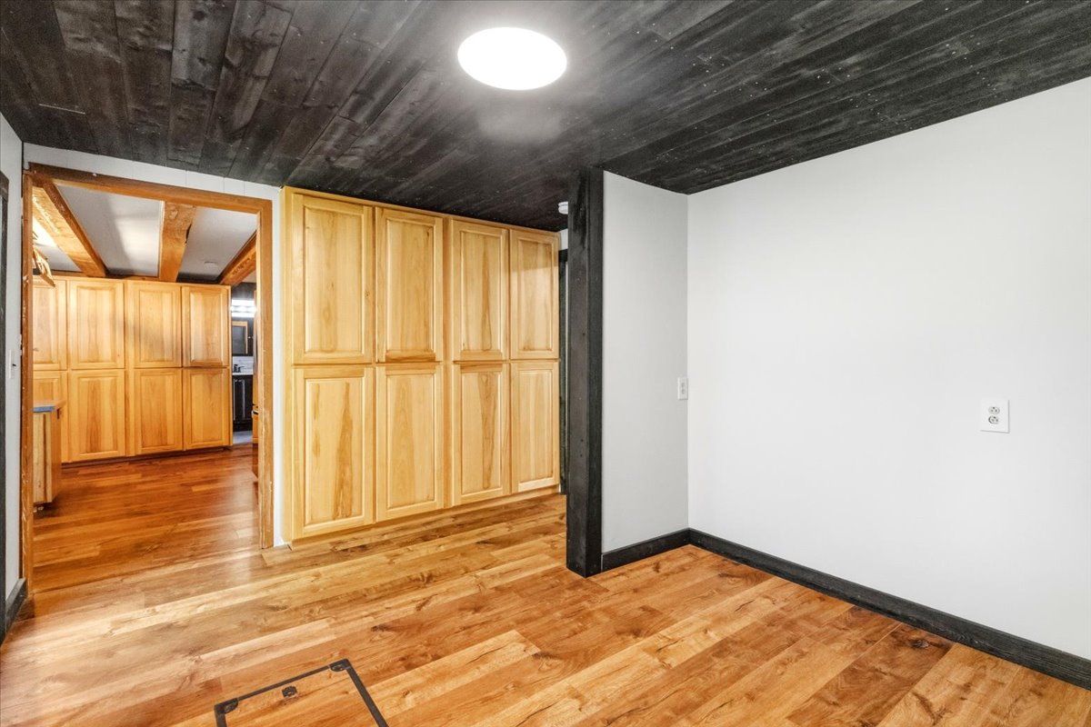 111 Terning Drive W Property Photo 21