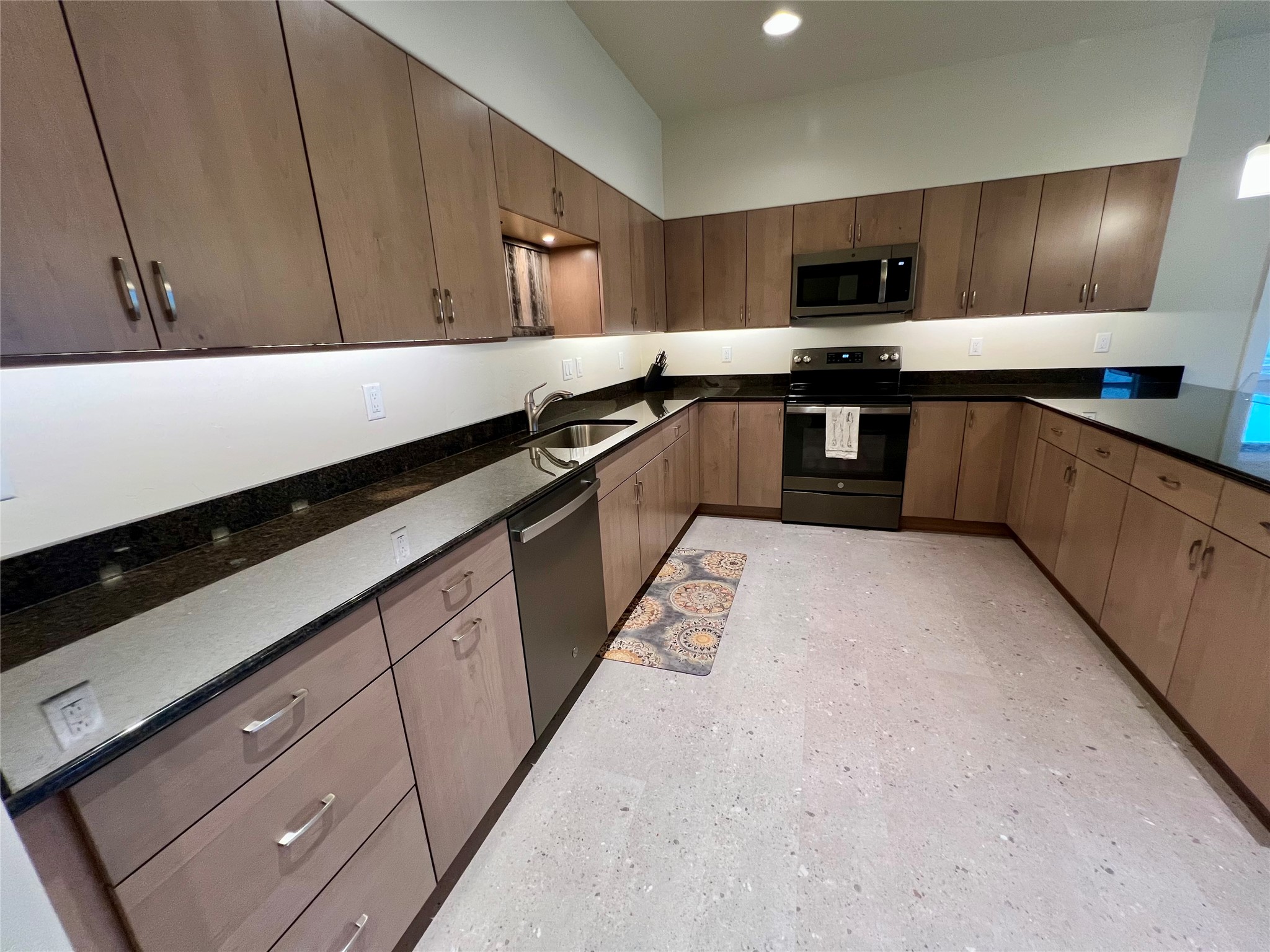 25421 Three Moon Drive Property Photo 14