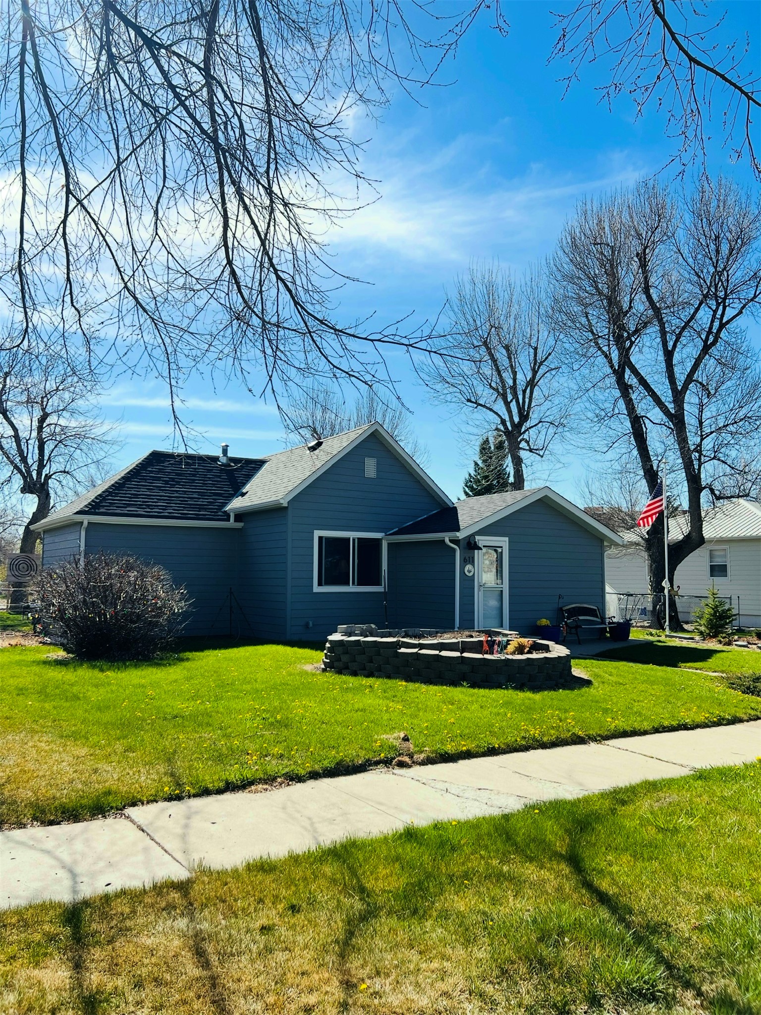 611 S Illinois Street Property Photo 1