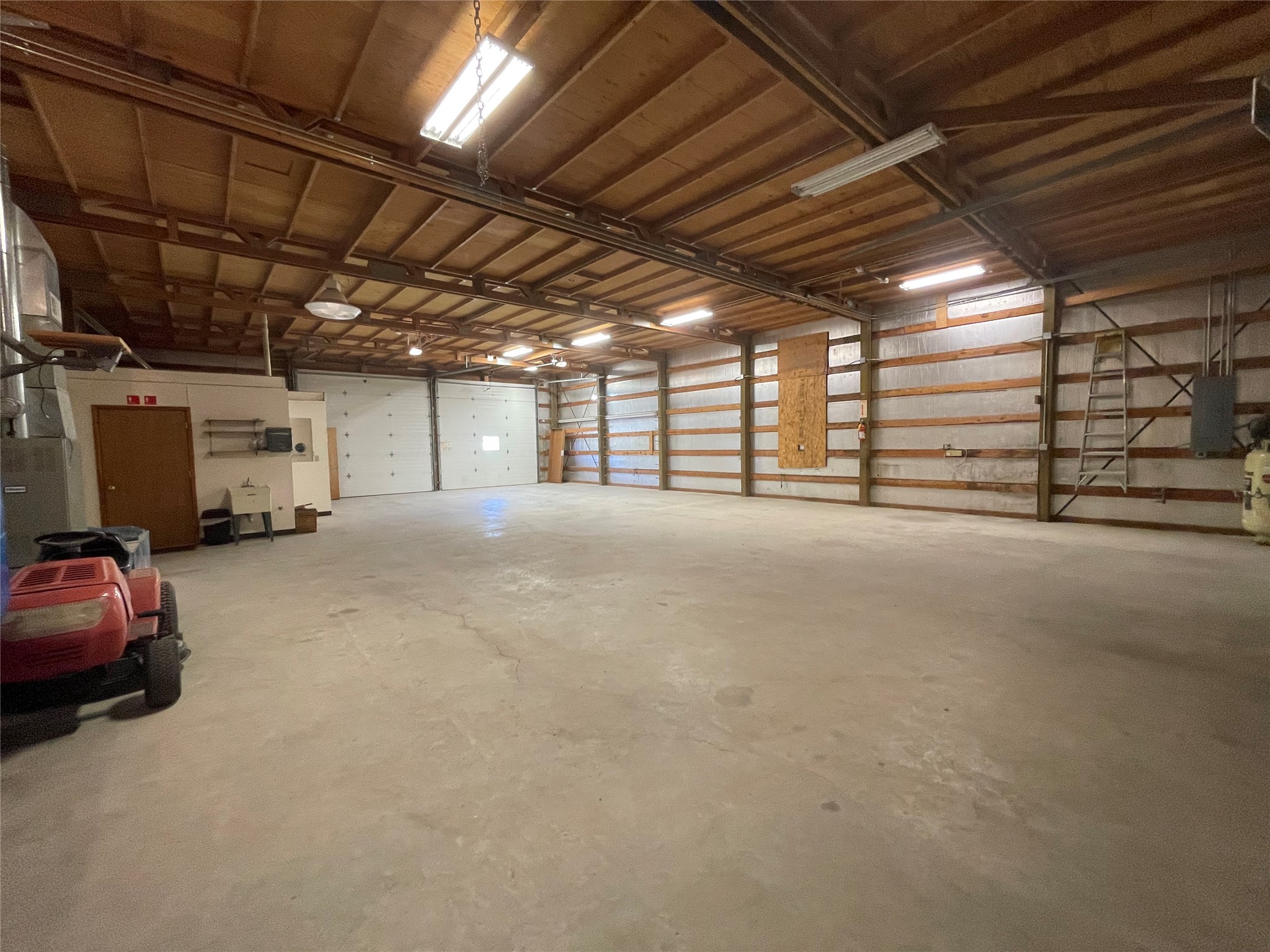 2718 Tradewinds Way Property Photo 8