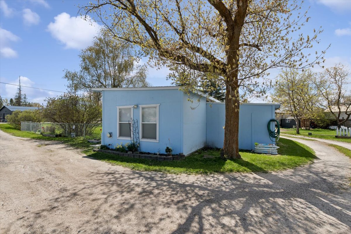 1575 Mt Highway 35 Property Photo 4