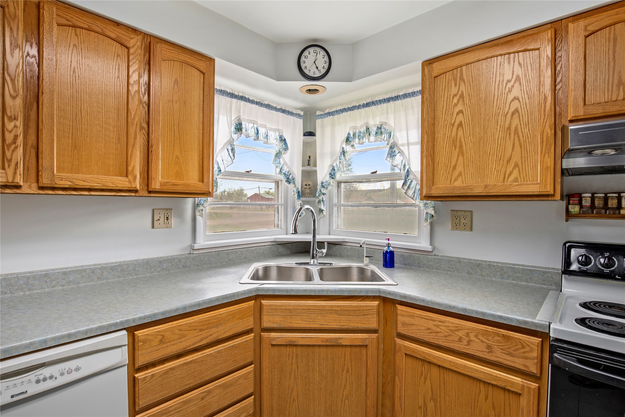 3103 Central Avenue W Property Photo 11