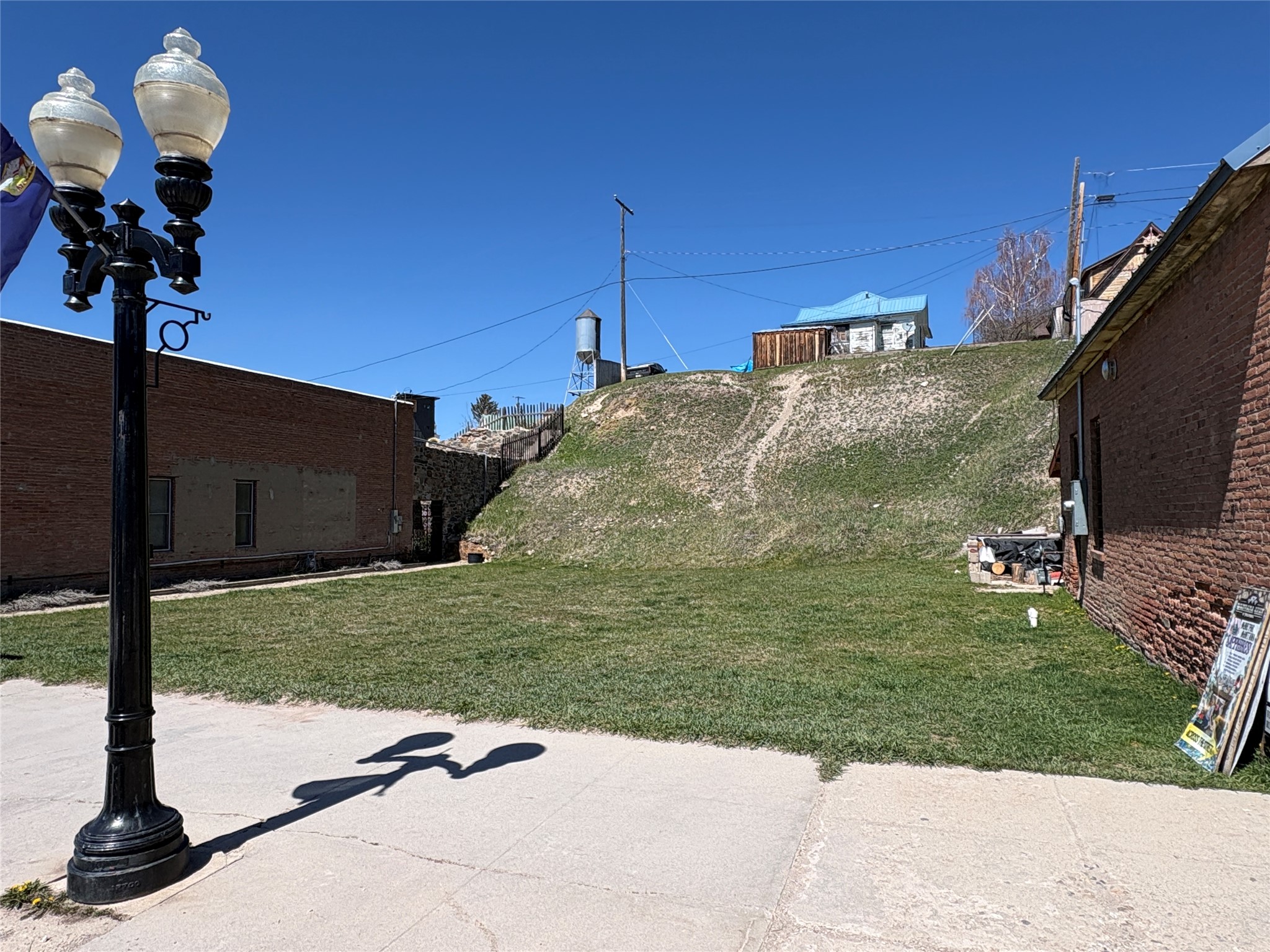 133 W Broadway Property Photo 1