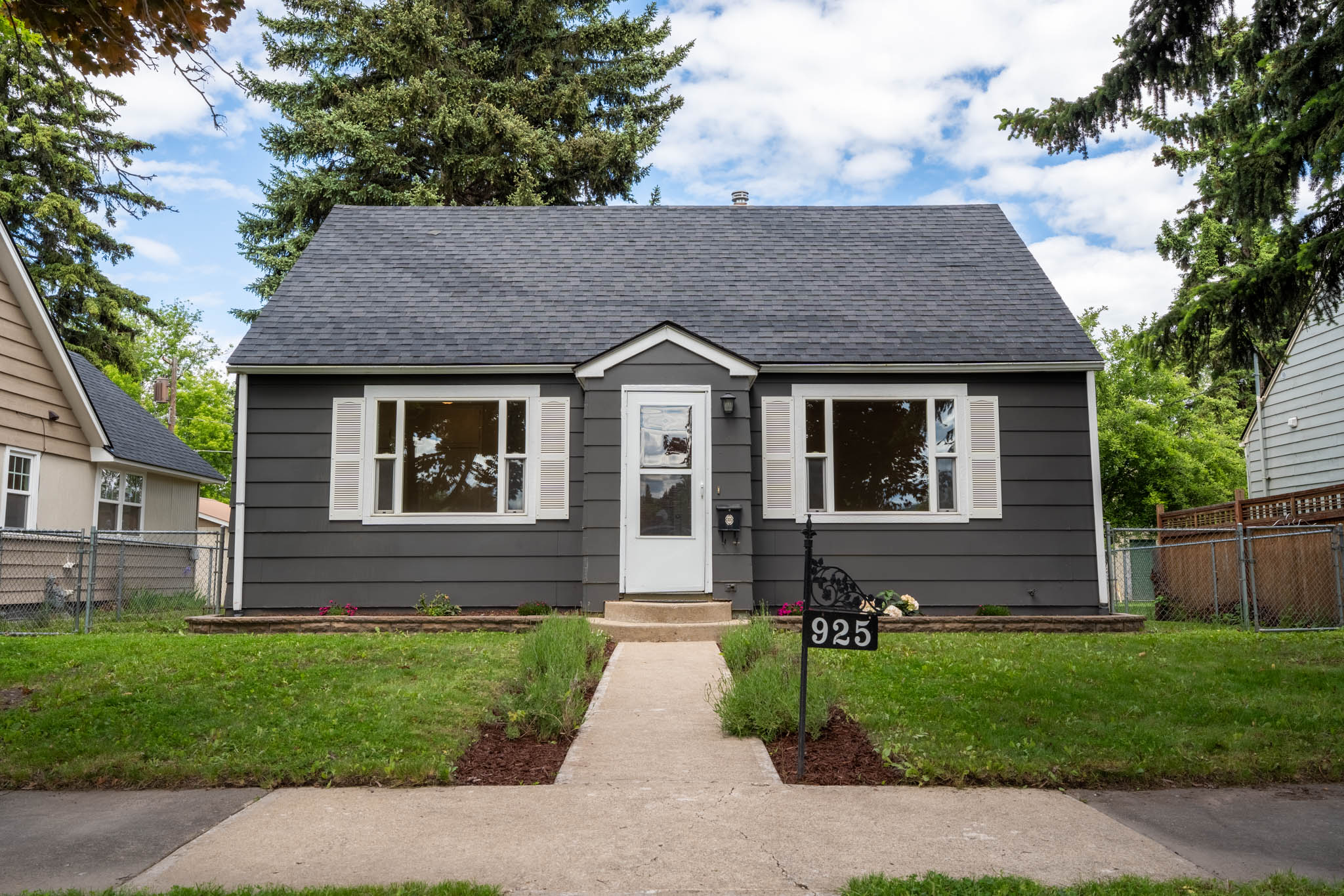925 8th Avenue E Property Photo 1