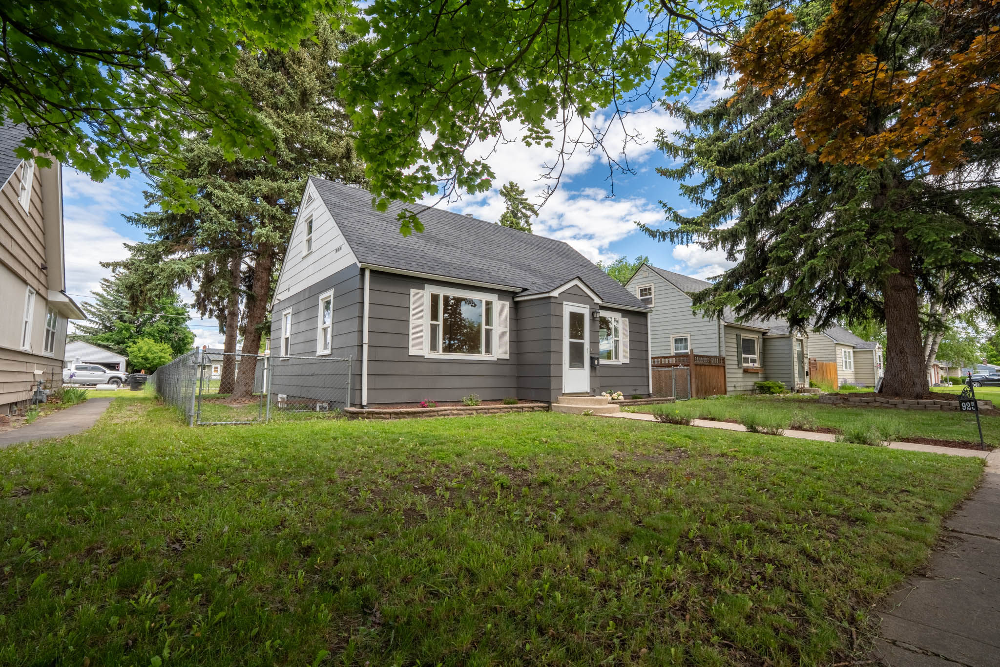 925 8th Avenue E Property Photo 2