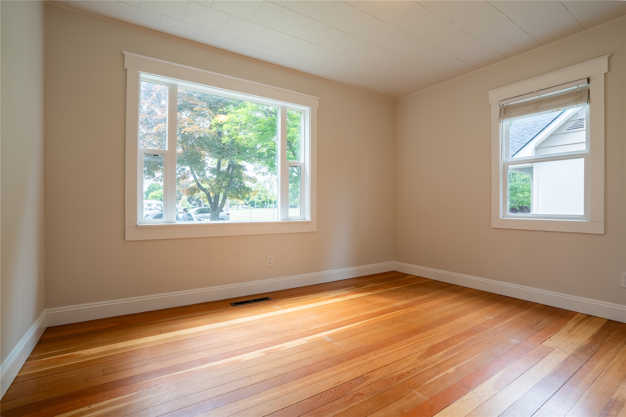 925 8th Avenue E Property Photo 11