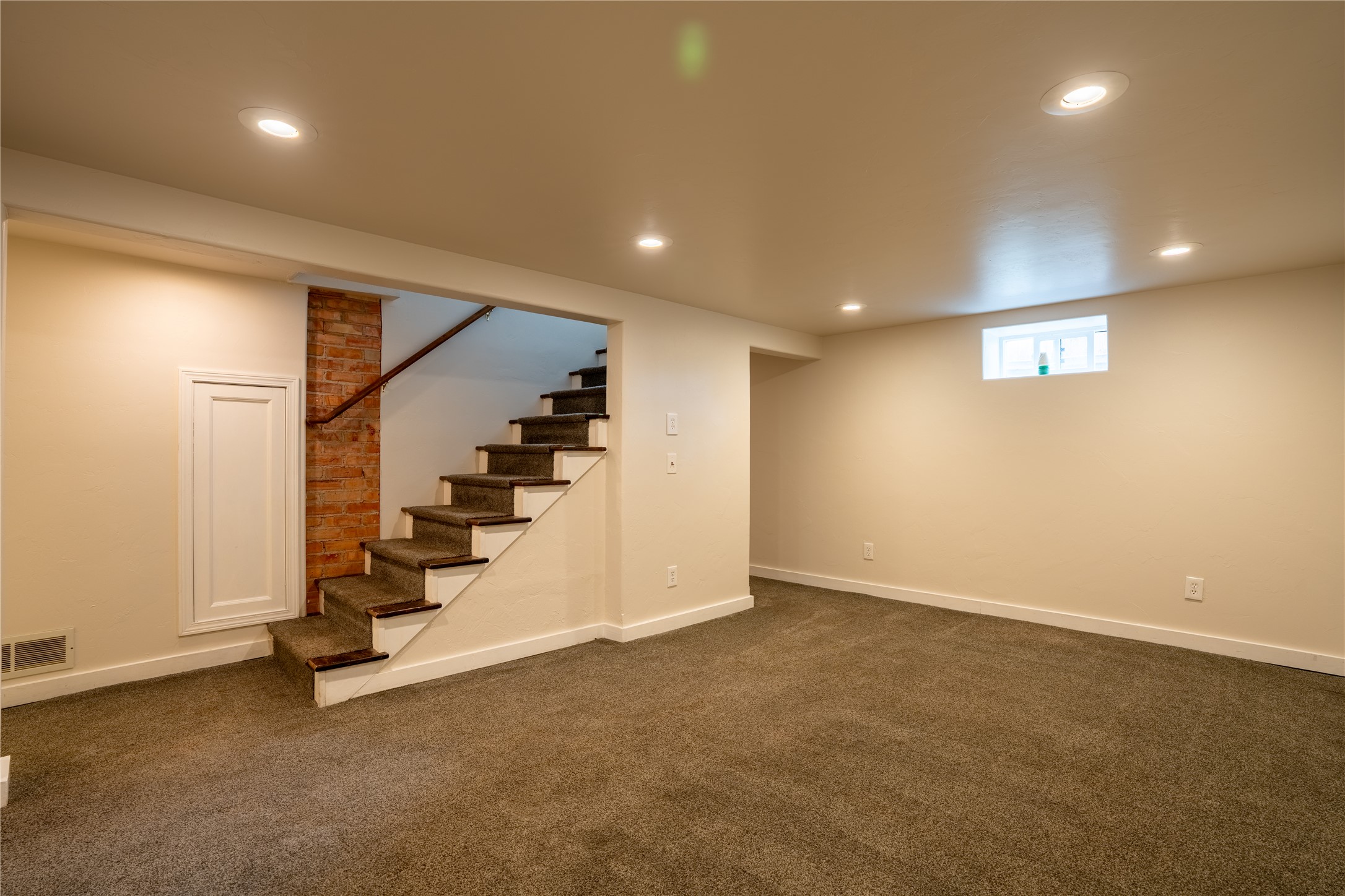 925 8th Avenue E Property Photo 15