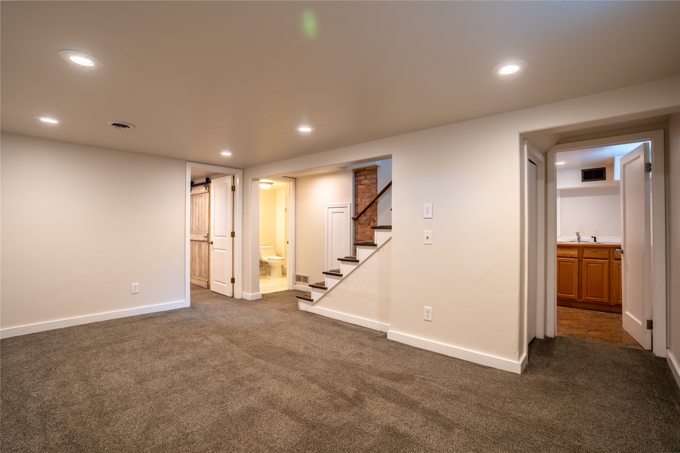 925 8th Avenue E Property Photo 16