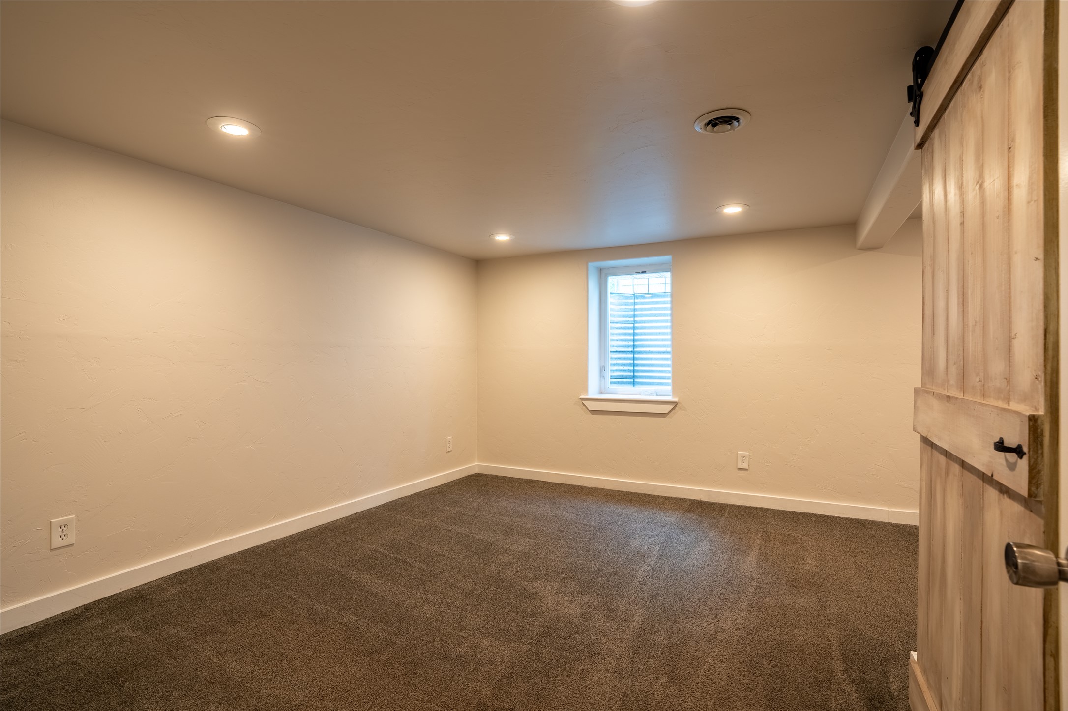 925 8th Avenue E Property Photo 17