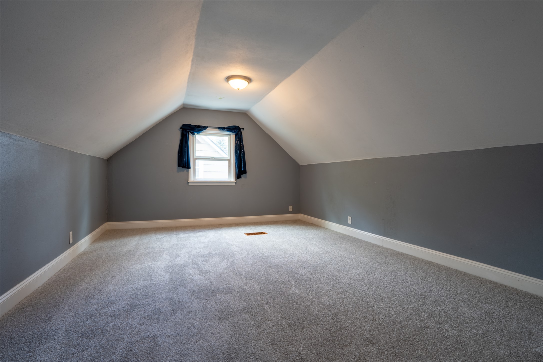 925 8th Avenue E Property Photo 23