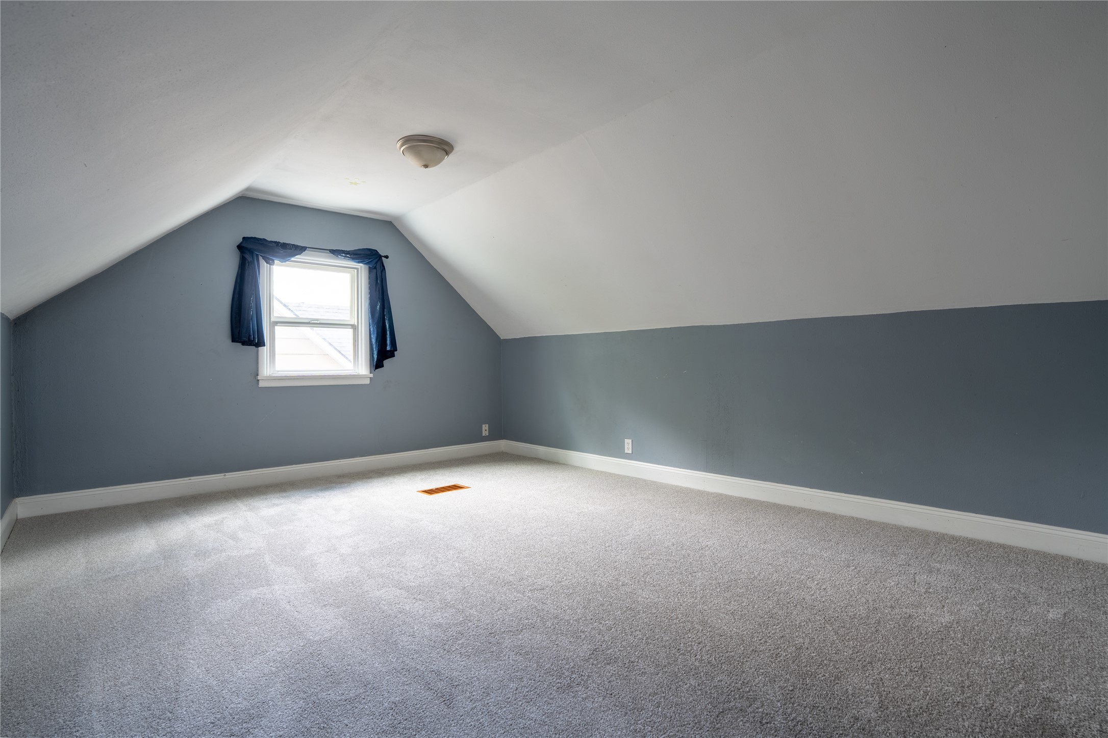 925 8th Avenue E Property Photo 25