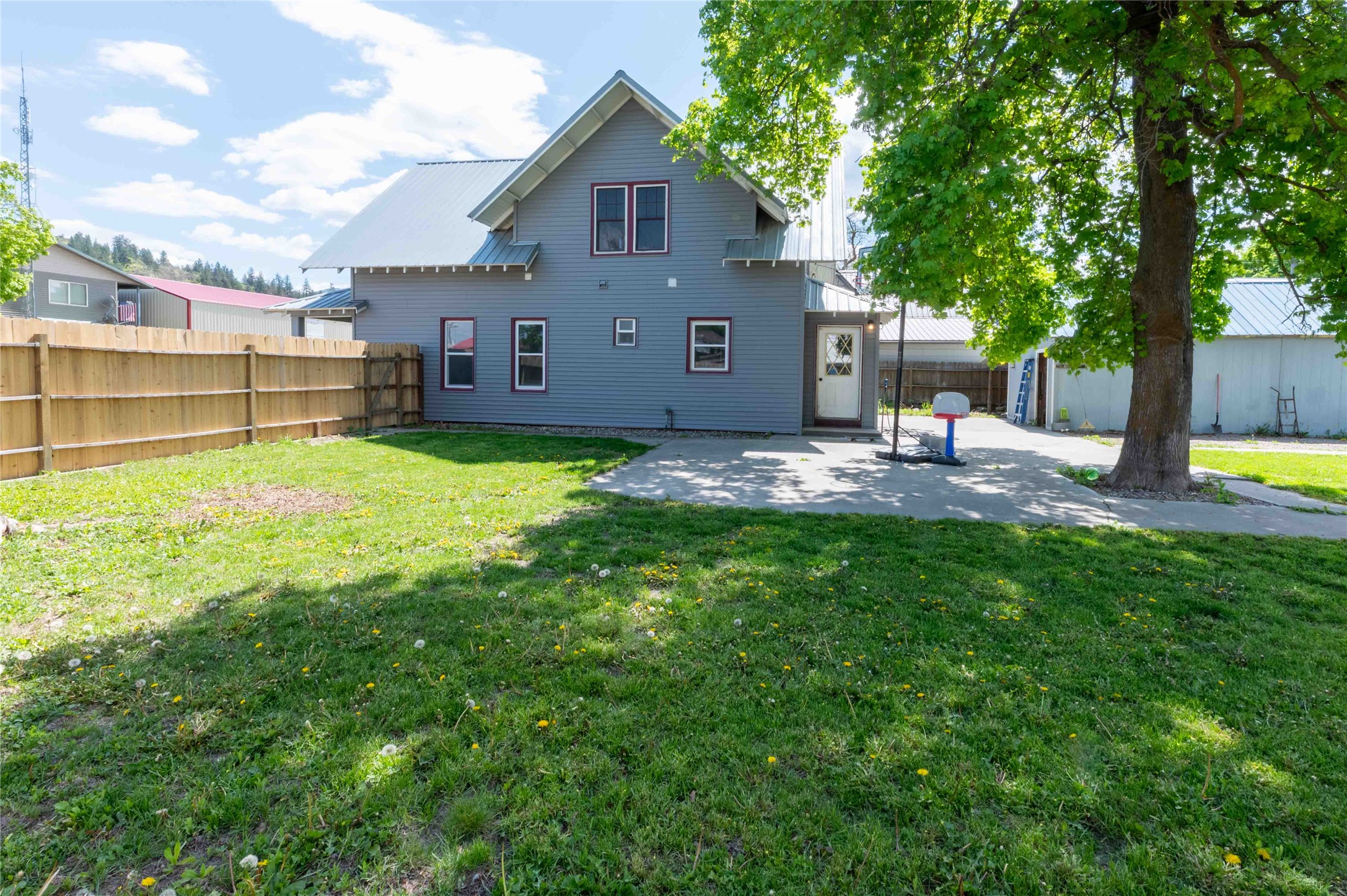 103 W Meany Street Property Photo 1
