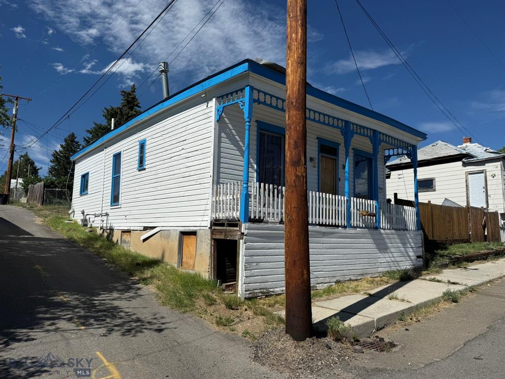 605 Caledonia Street Property Photo 2