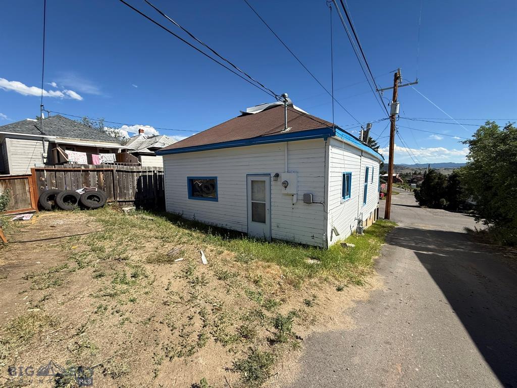 605 Caledonia Street Property Photo 3
