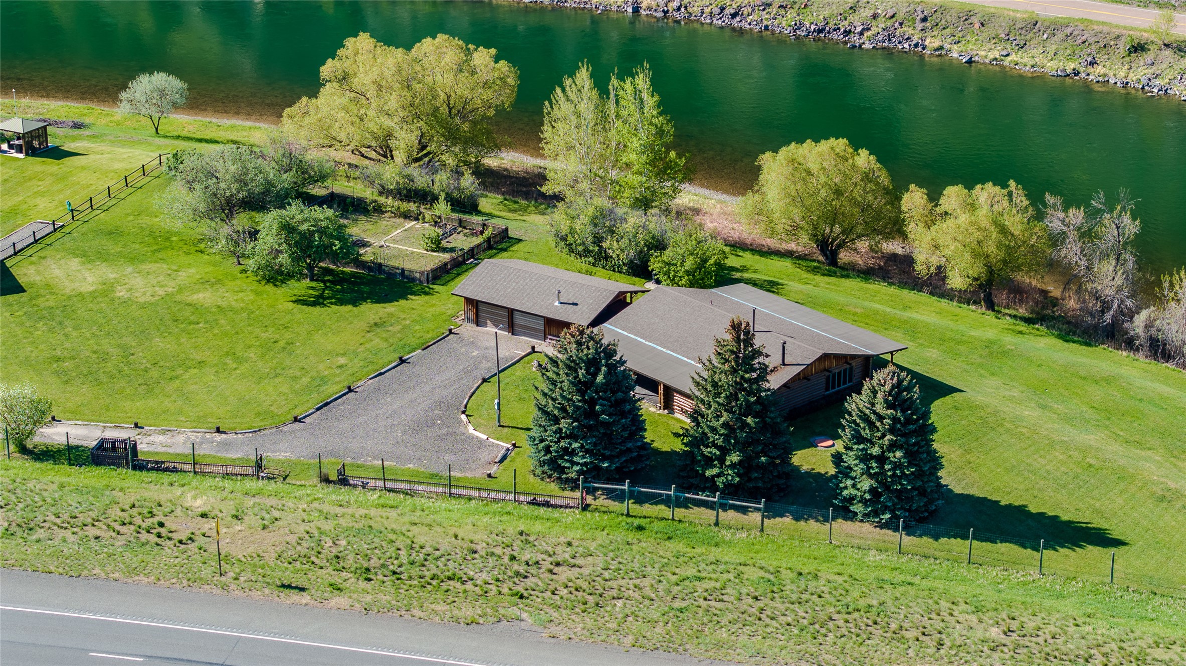 68 River Drive Property Photo 2