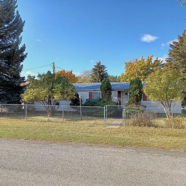 961 3rd Avenue E Property Photo 2