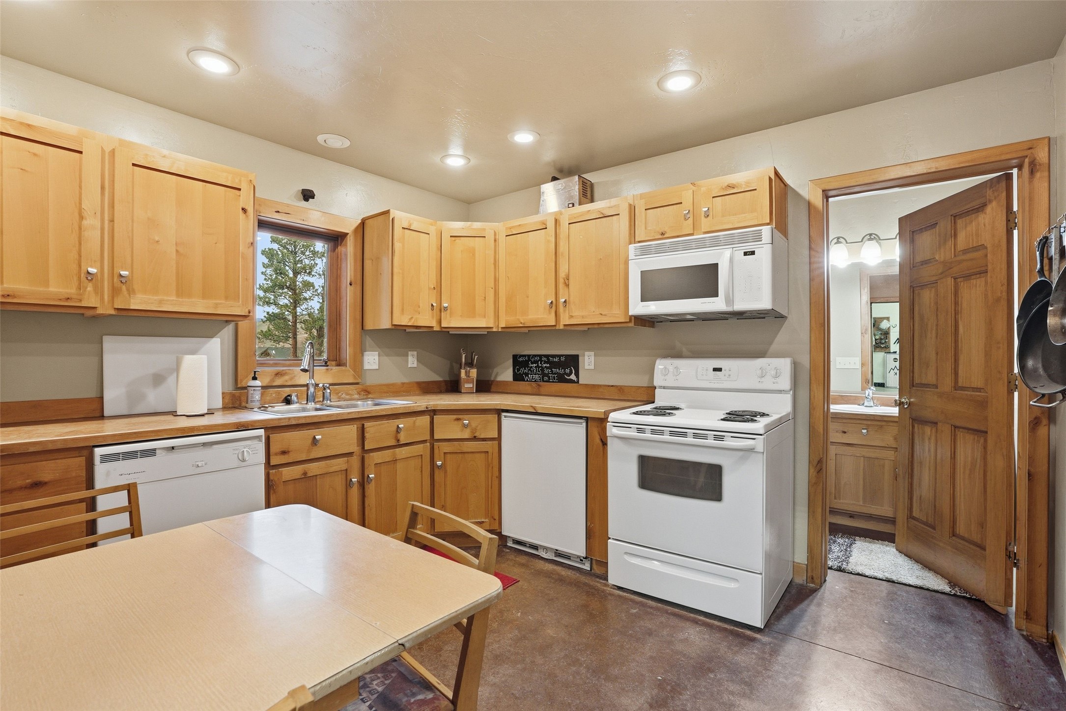 241 Orr Loop Property Photo 95