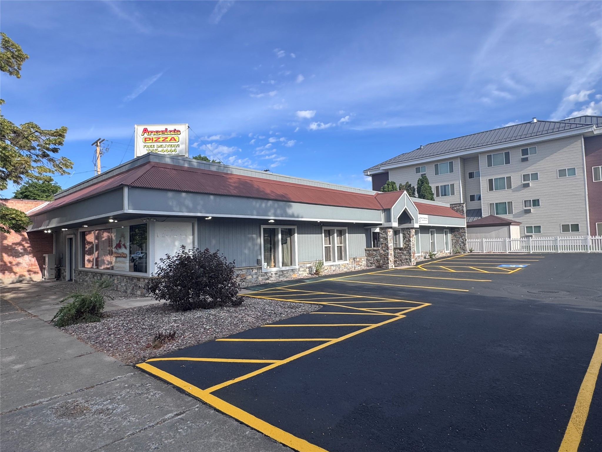 211 2nd Street W Property Photo 1