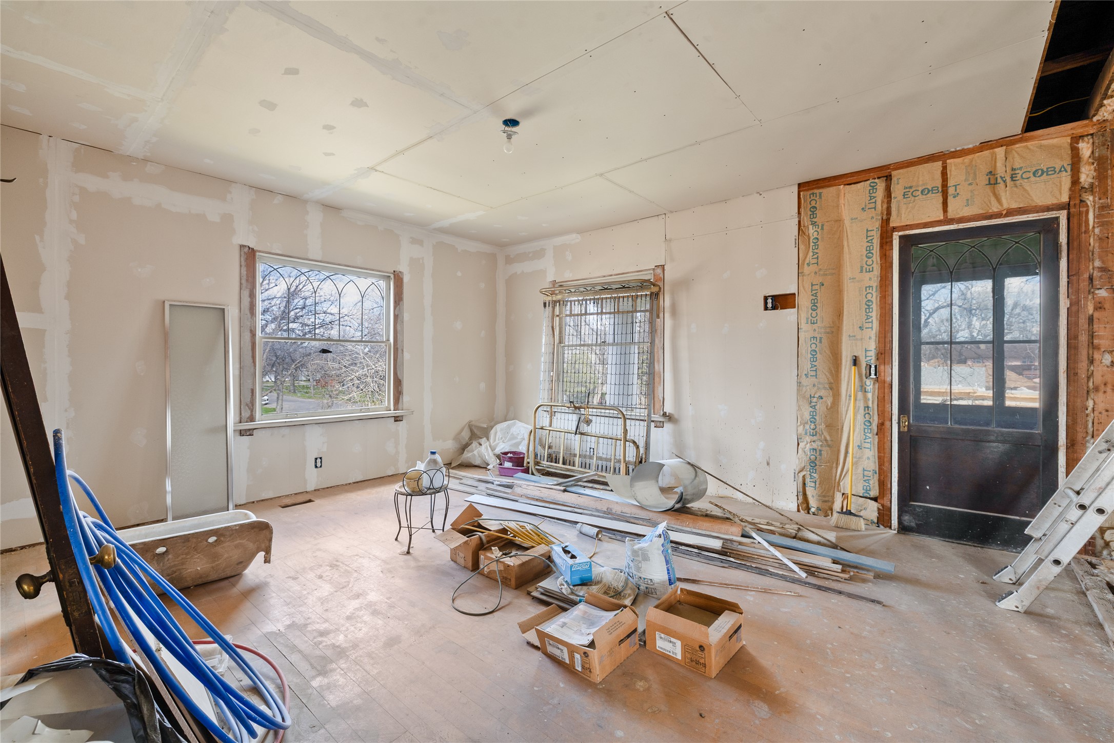 606 3rd Avenue Property Photo 16