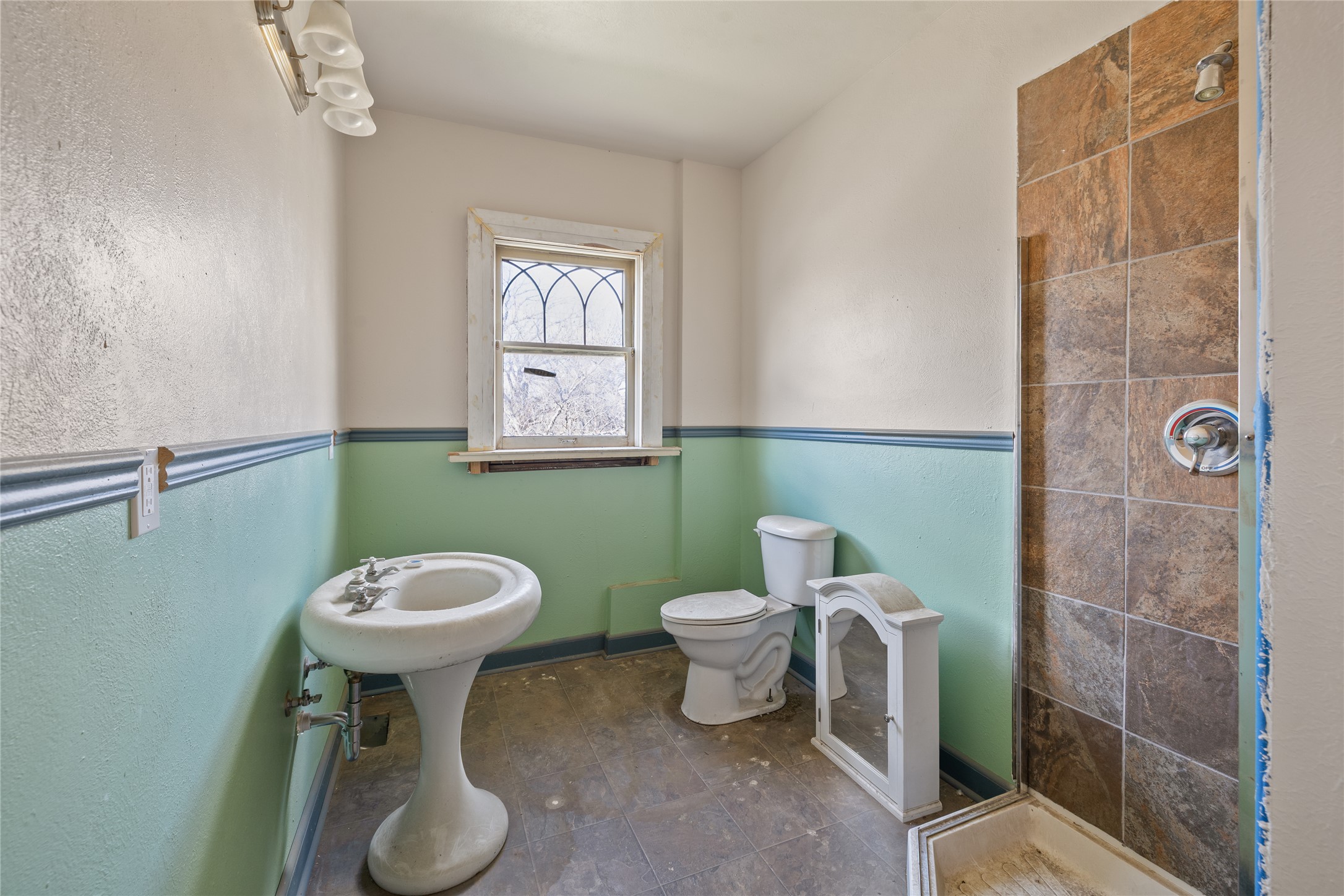606 3rd Avenue Property Photo 19