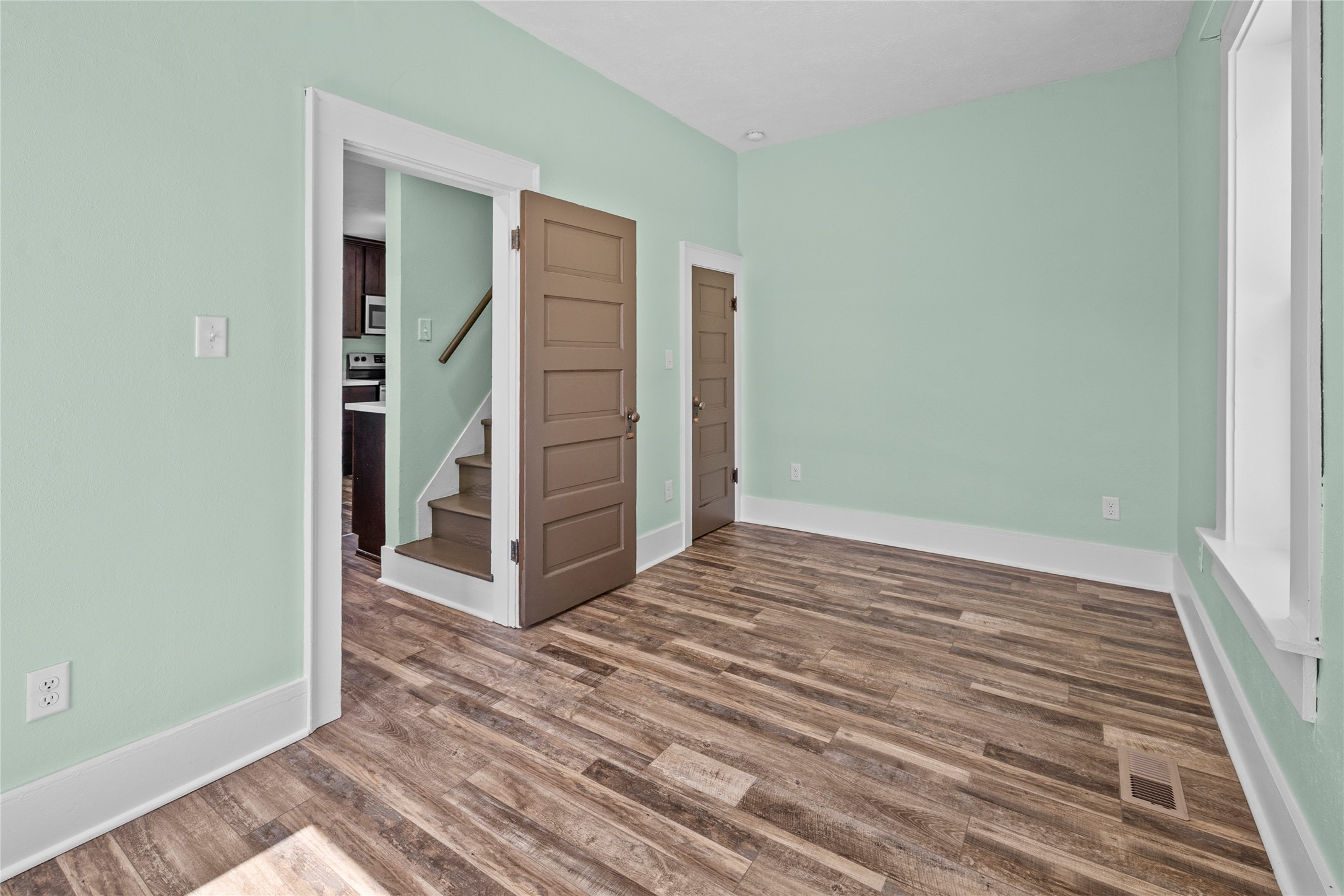 606 3rd Avenue Property Photo 43