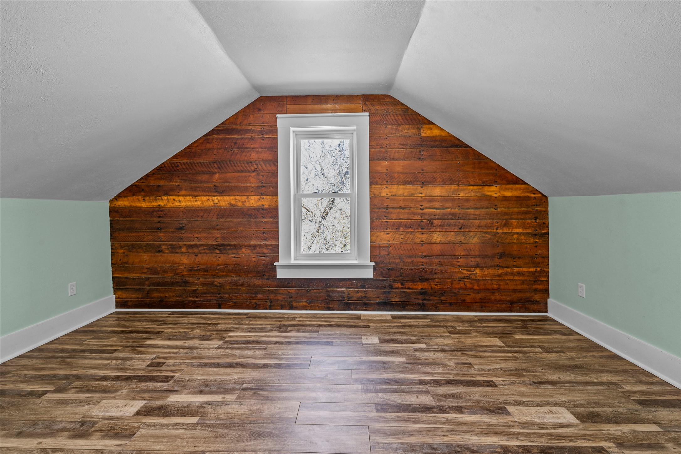 606 3rd Avenue Property Photo 45