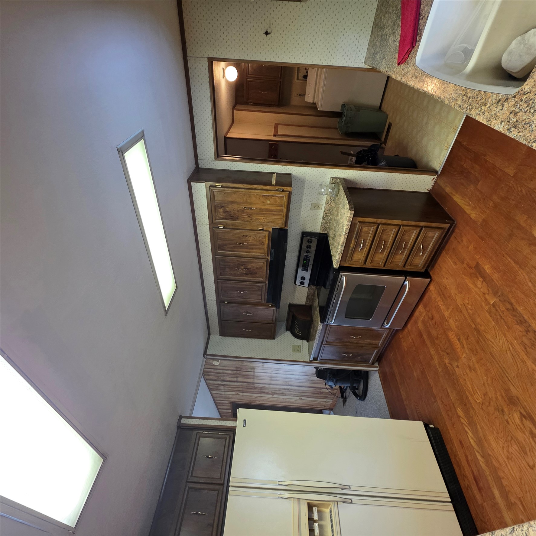505 Main Street E Property Photo 16