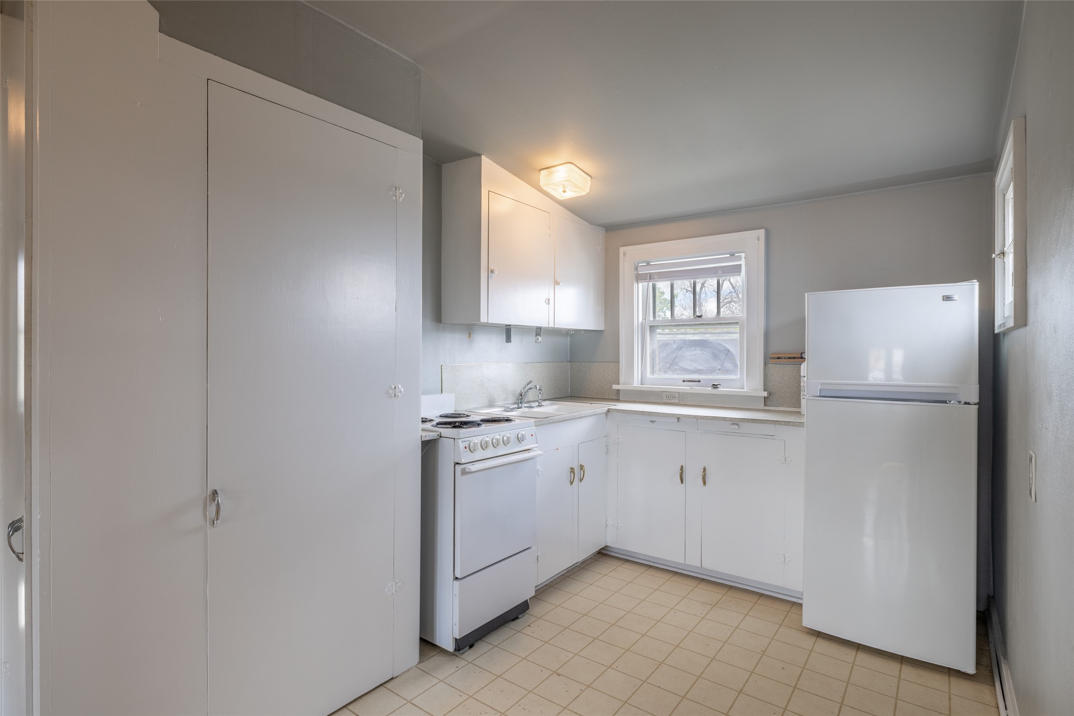 828 N Rodney Street Property Photo 45