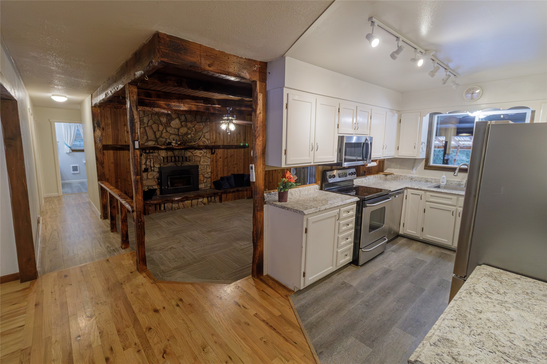 32686 Snyder Hill Lane Property Photo 4