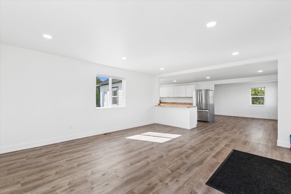 1270 N Meridian Road Property Photo 6